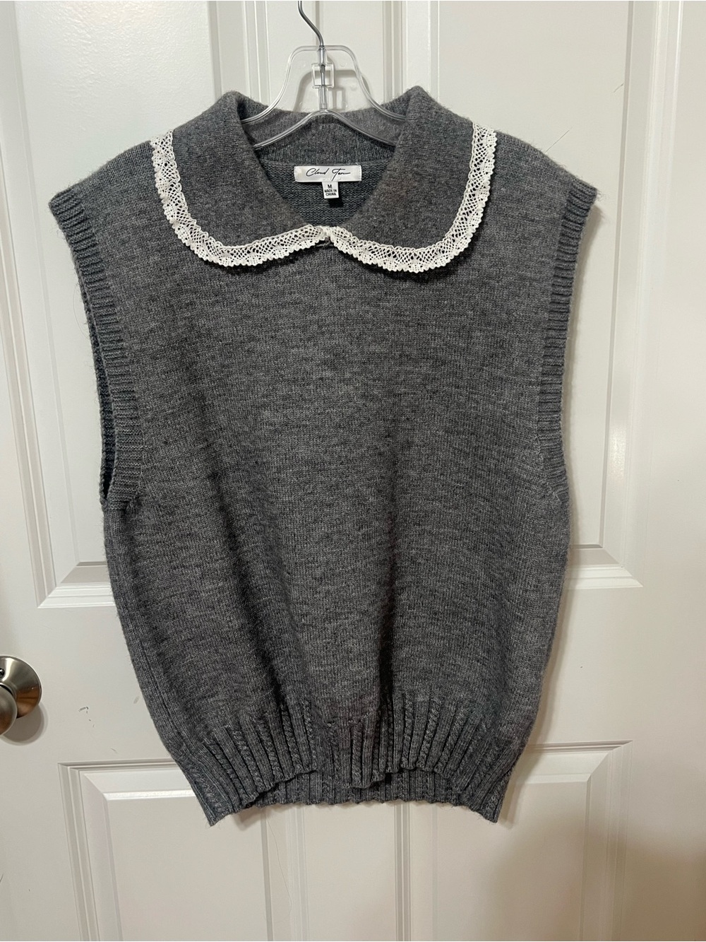Peter Hahn Grey V-Neck Sleeveless Knit Sweater with Lace Collar